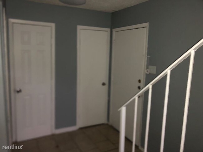 Building Photo - 2 br, 1.5 bath Townhome - 313 Rolston Rd