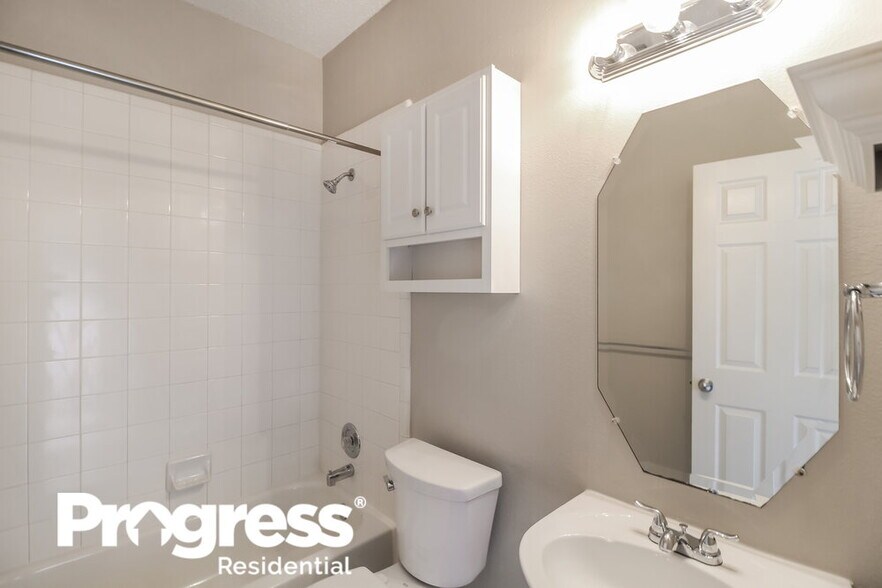 Building Photo - 828 Pinnacle Cir