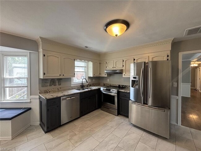 Building Photo - 605 Treemont Ct