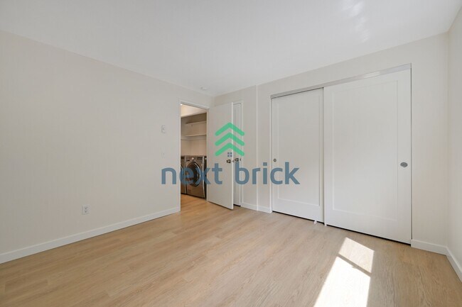 Building Photo - 2 Bed and 2 Bath Exceptional Condo with Water View is Available for Rent!