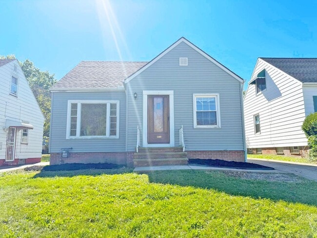 Building Photo - 3 BED 1 BATH BEAUTIFUL SINGLE FAMILY HOME