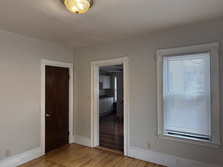 Building Photo - 135 Lynde St