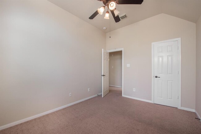 Building Photo - 158 Rocky Point Dr