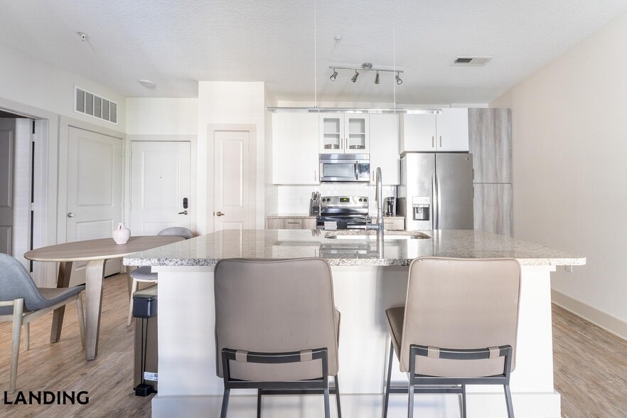 Building Photo - 655 W Marina Cove Dr