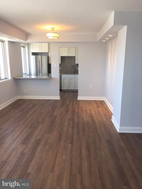 Building Photo - 8315 N Brook Ln