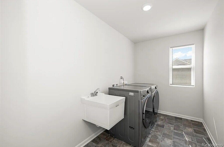 Building Photo - 3449 Haverford Dr