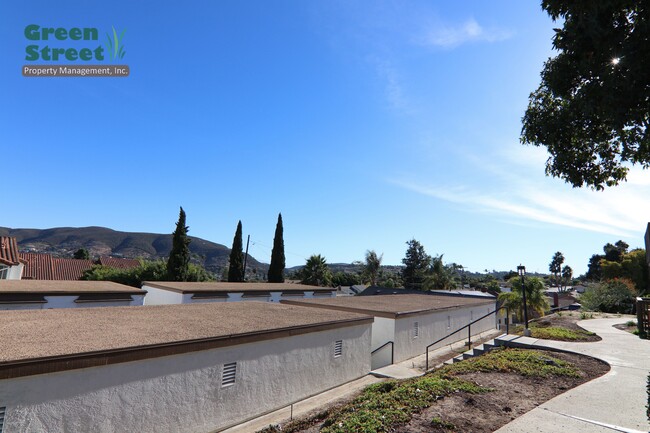 Building Photo - 910 S Rancho Santa Fe Rd