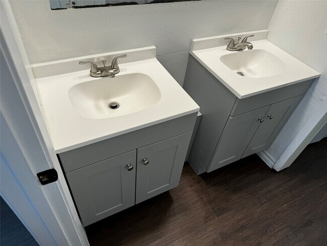 Building Photo - 1221 Houston St