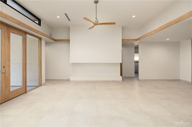 Building Photo - 3717 Zenker Ave