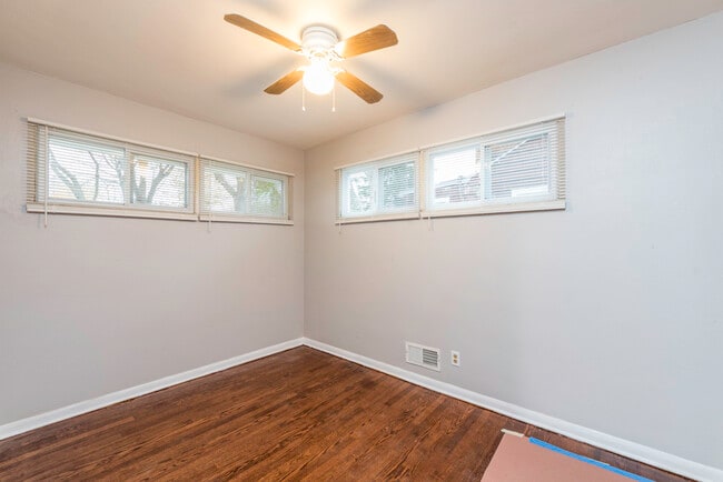 Building Photo - 922 Landon Ave