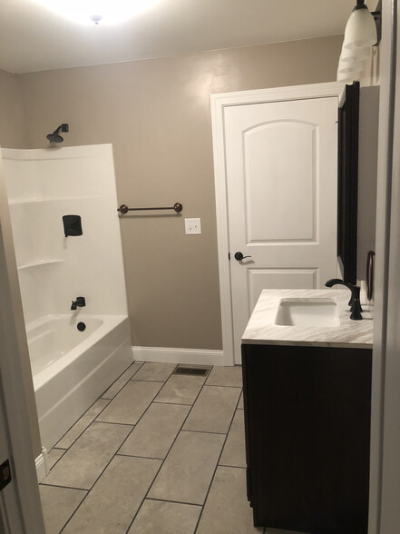 Building Photo - 292 Preston Road APT 3