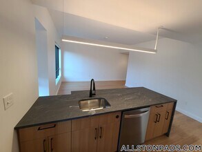 Building Photo - 83 Gardner St