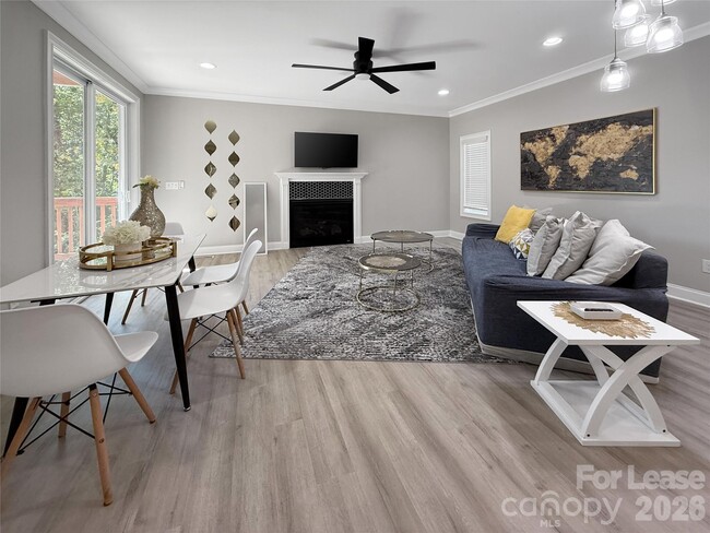 Building Photo - 1640 Eastway Dr