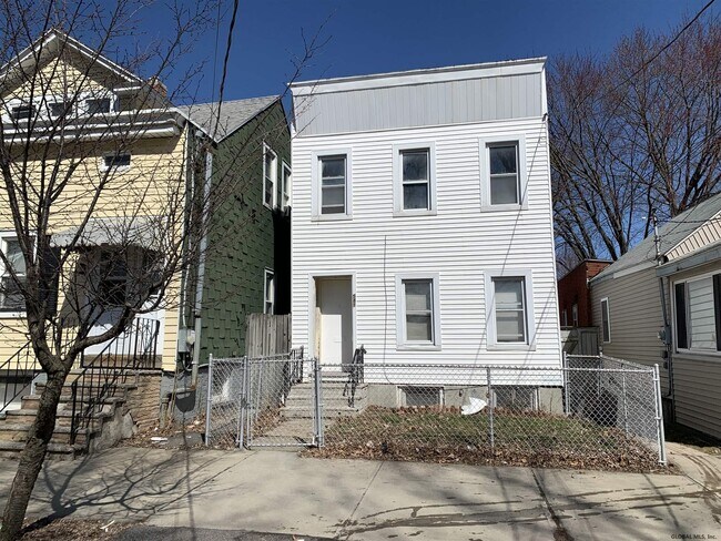 Primary Photo - 581 2nd St