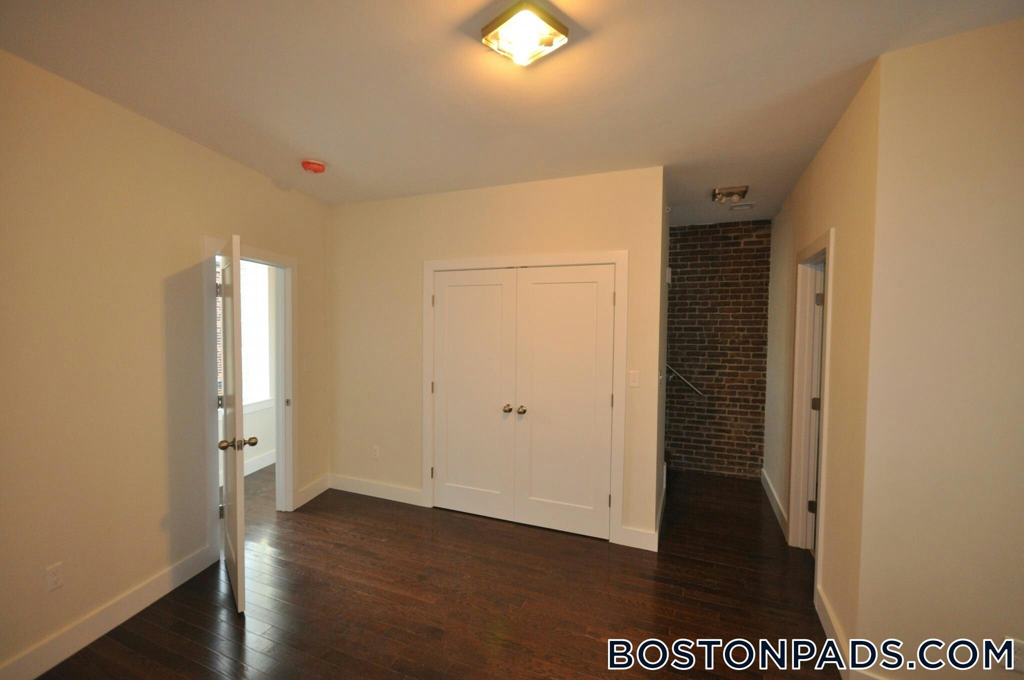 Building Photo - 20 Sussex St