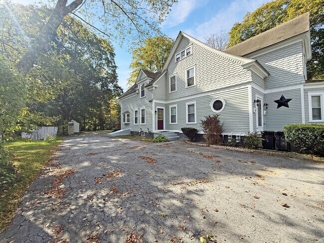 Building Photo - 52 Littleton Rd