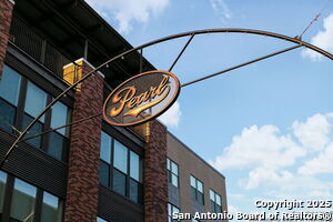 Building Photo - 215 Center St