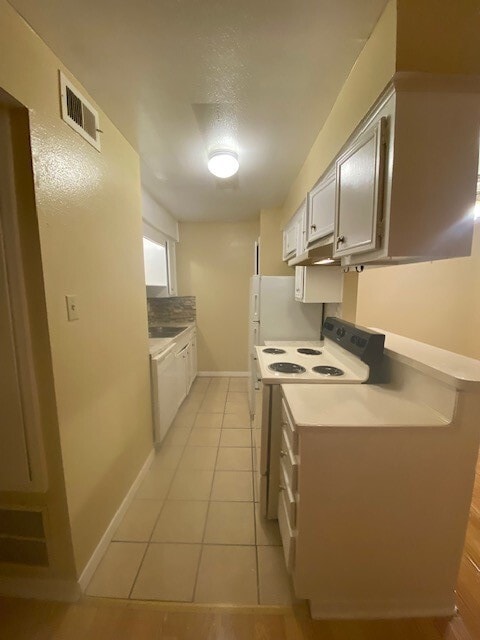 Building Photo - 3206 Lobit Dr