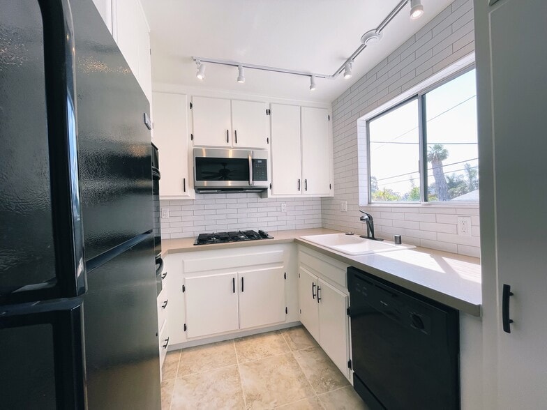 Building Photo - 3966 Cleveland Ave