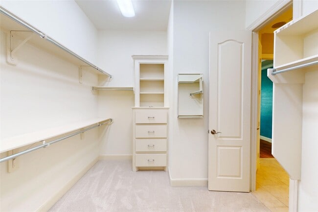 Building Photo - 8870 Van Allen Dr