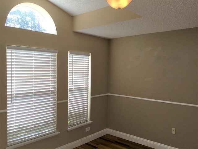 Building Photo - 1667 Vista Lake Cir