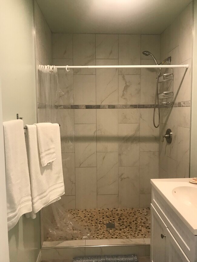 Building Photo - 632 Maria Ave