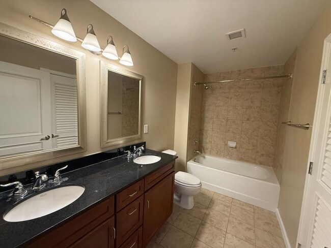 Building Photo - Cozy downtown condo