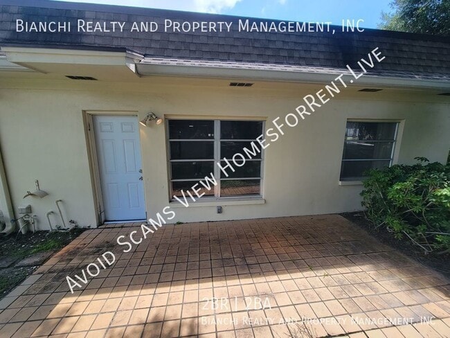 Building Photo - 1657 S Lake Ave