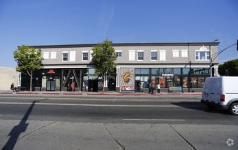Building Photo - 5001 Melrose Ave