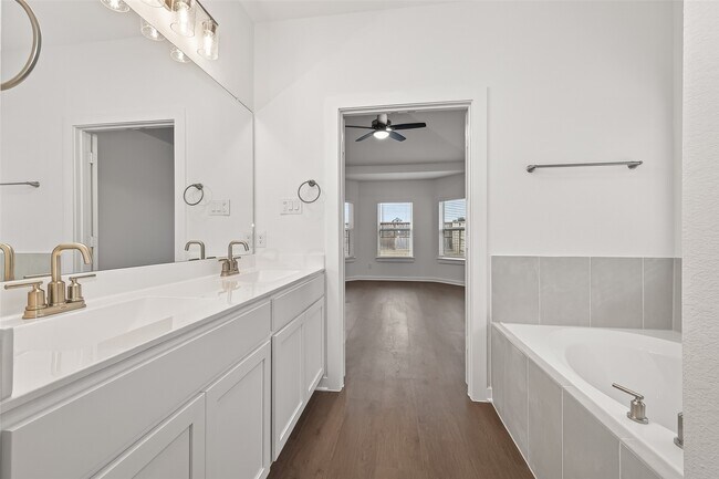 Building Photo - 32415 Sunbeam Dr