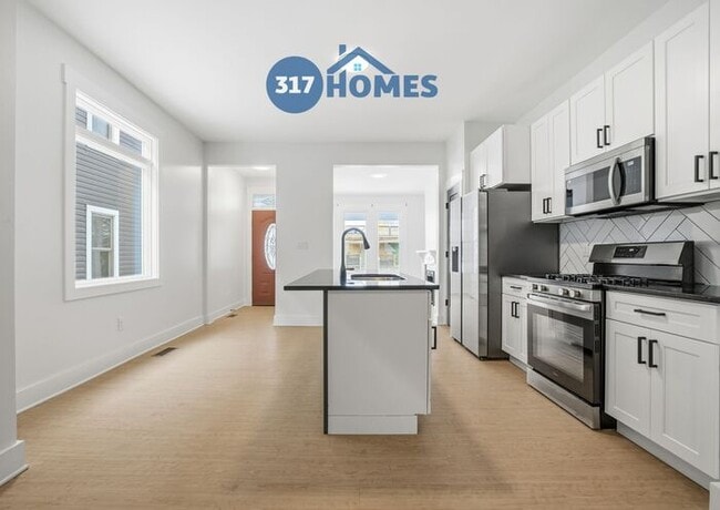 Building Photo - Spacious Four Bedroom Townhome with Main Level Suite in Holy Cross