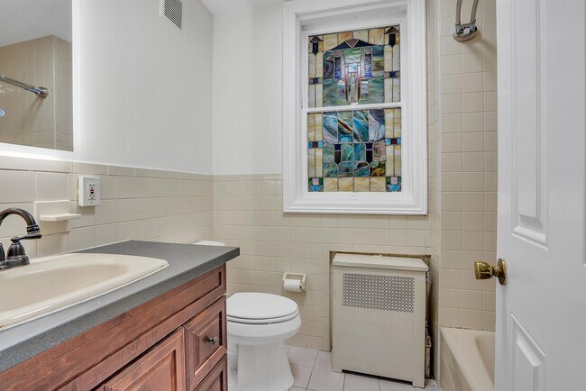 Building Photo - 25 Reservoir Ave