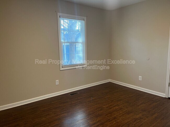 Building Photo - 709 S Webb St