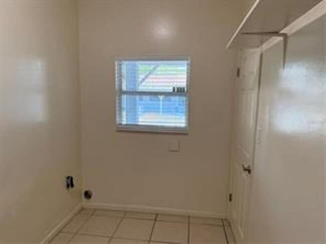 Building Photo - Leesburg Duplex