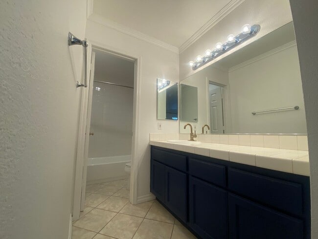 Building Photo - Charming 2 Bed, 2 Bath Carlsbad Condo