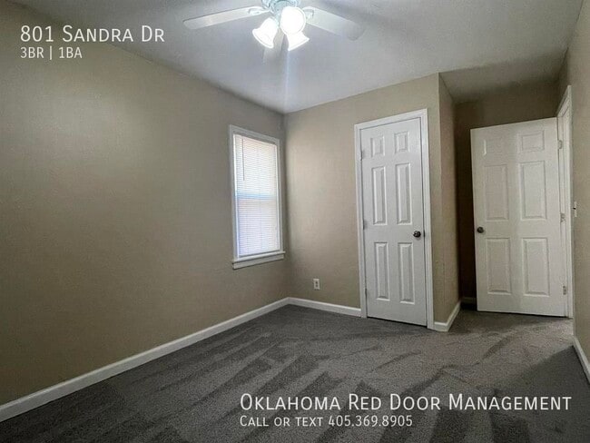 Building Photo - 801 Sandra Dr