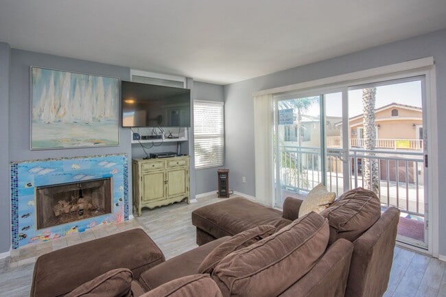 Building Photo - 2 Bed & 2 Bath Beach Condo with ocean view!