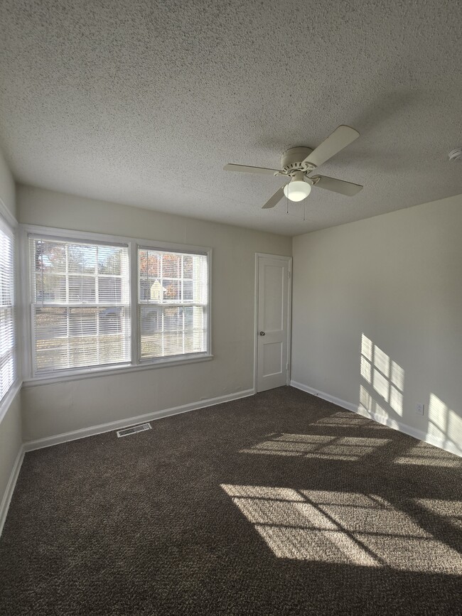 Building Photo - 1102 Dellrose