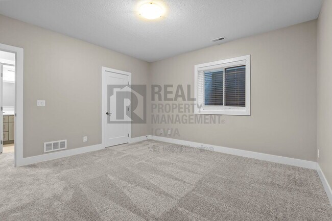Building Photo - 16893 Madison Cir