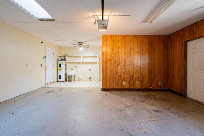 Building Photo - Charming 3BR/2BA Single-Family Home in Por...