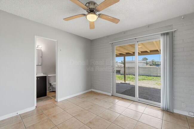 Building Photo - 210 S Alandale Pl