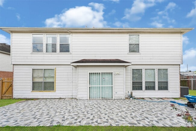 Building Photo - 9340 Royal Way