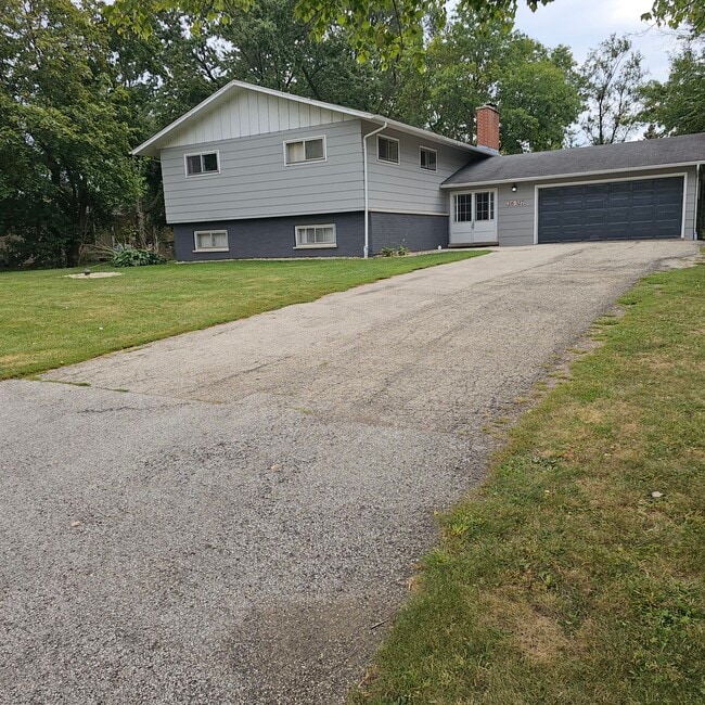 Building Photo - 26W327 Geneva Rd