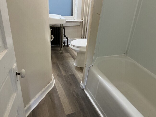 Building Photo - 1120-22 W Hadley St