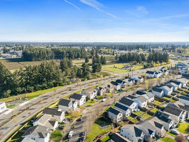 Building Photo - Updated and Spacious 3 Bed Yelm Rental!