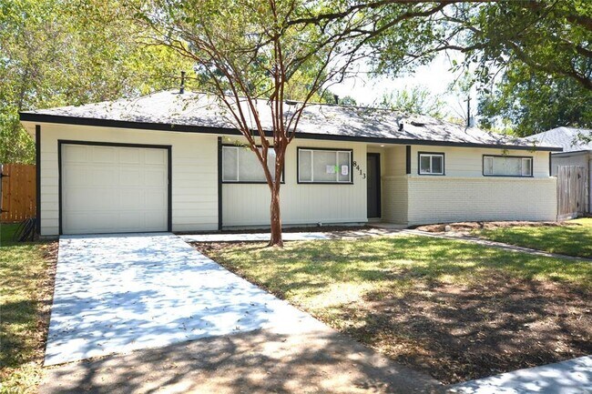 Building Photo - 8413 Robindell Dr