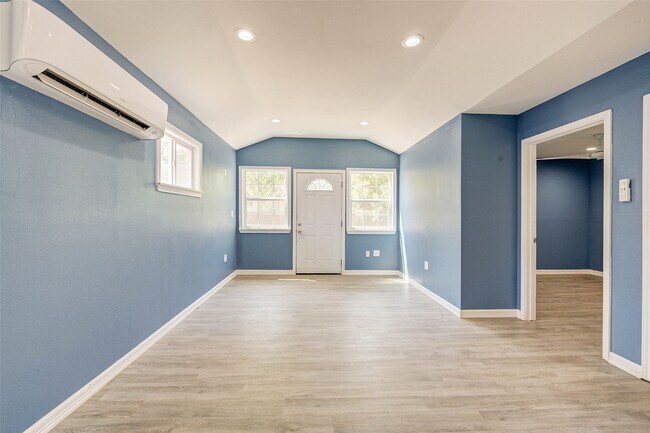 Building Photo - 8709 Knox St