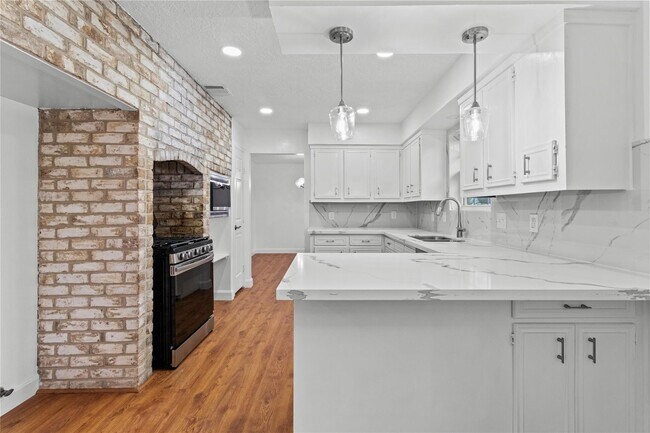 Building Photo - 10930 Bob White Dr