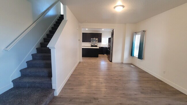 Building Photo - 3 bed 2.5 bath home for Rent. Pet Friendly!