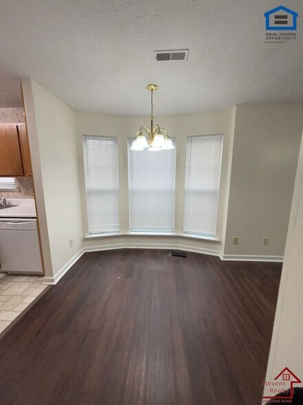 Building Photo - 306 Oriole Dr